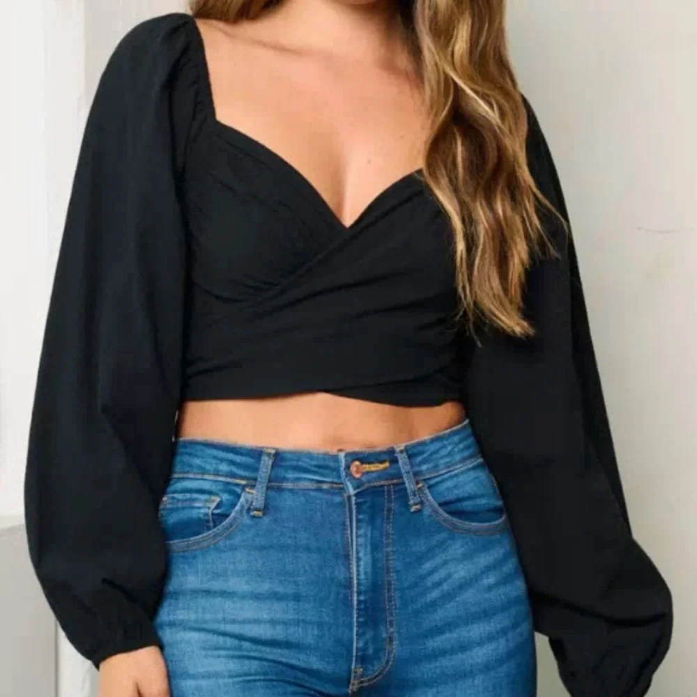 Black crop zip & belted top